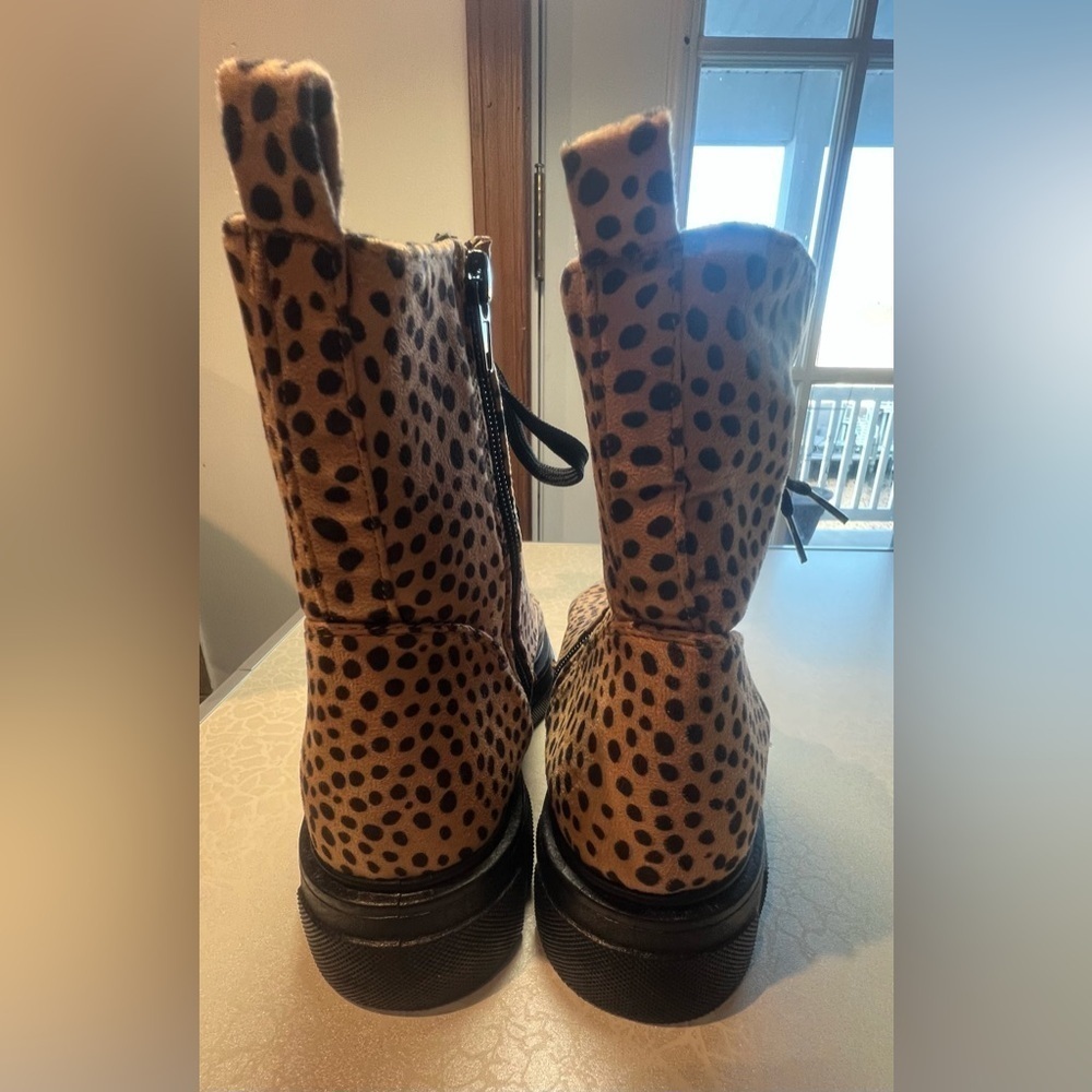 olivia-miller | ladies cheetah print lug boots. Size: 8 - Picture 5 of 14